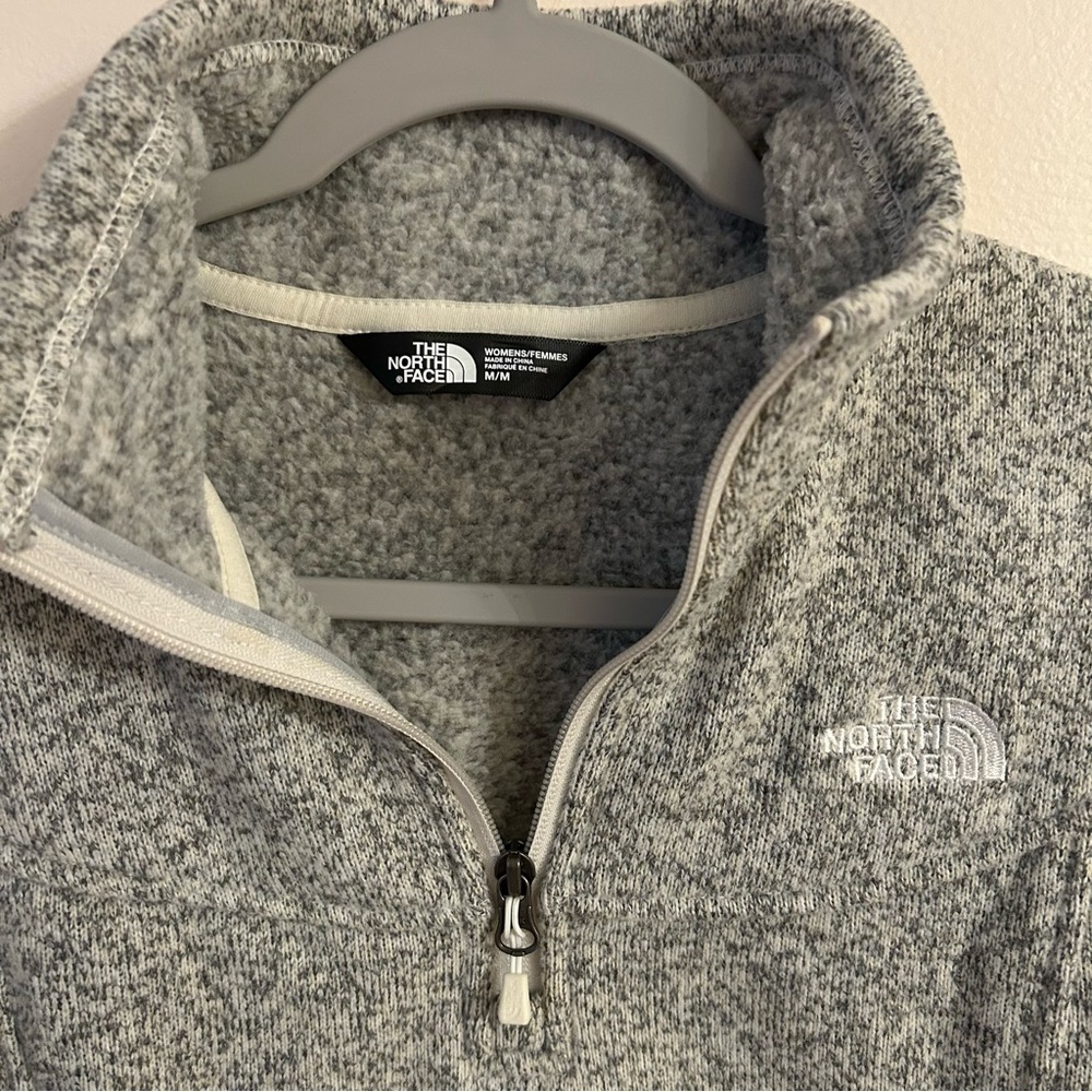 The North Face 1/4 Zip Pullover Fleece - Picture 3 of 4